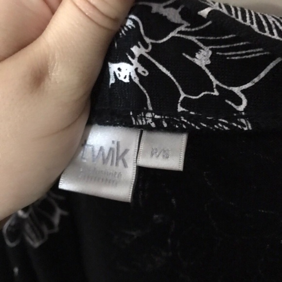 ‼️SALE‼️ FLOWY & COMFY TWIK FLORAL CARDIGAN - Picture 3 of 4